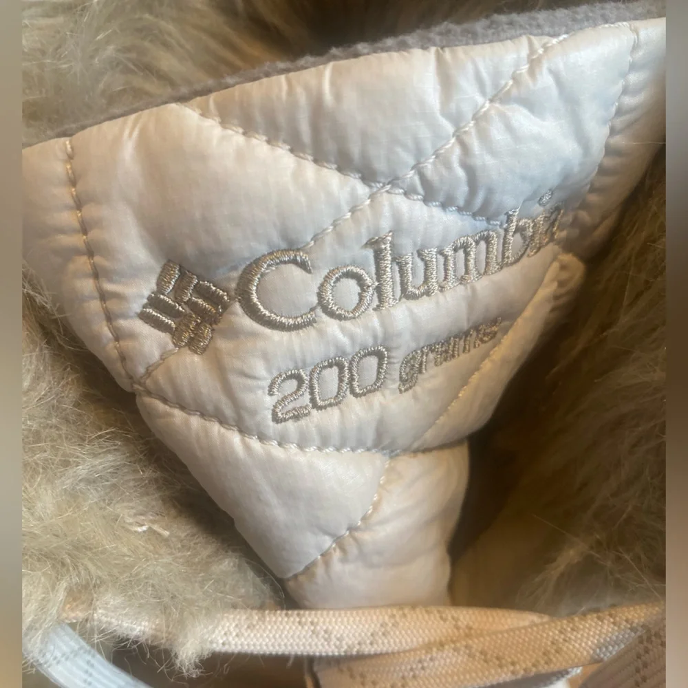 Columbia Cream Quilted Boots Faux Fur Omni Grip Women’s 8 1/2‎ Preloved